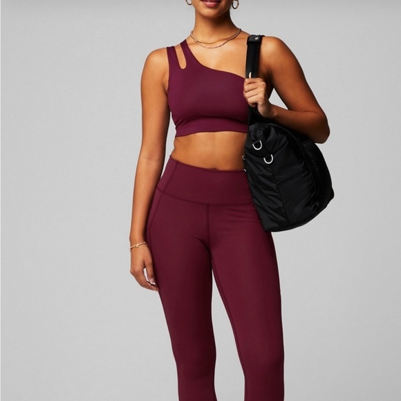 Fabletics Merlot asymmetrical one Shoulder double strap midi bra, new - Picture 3 of 8